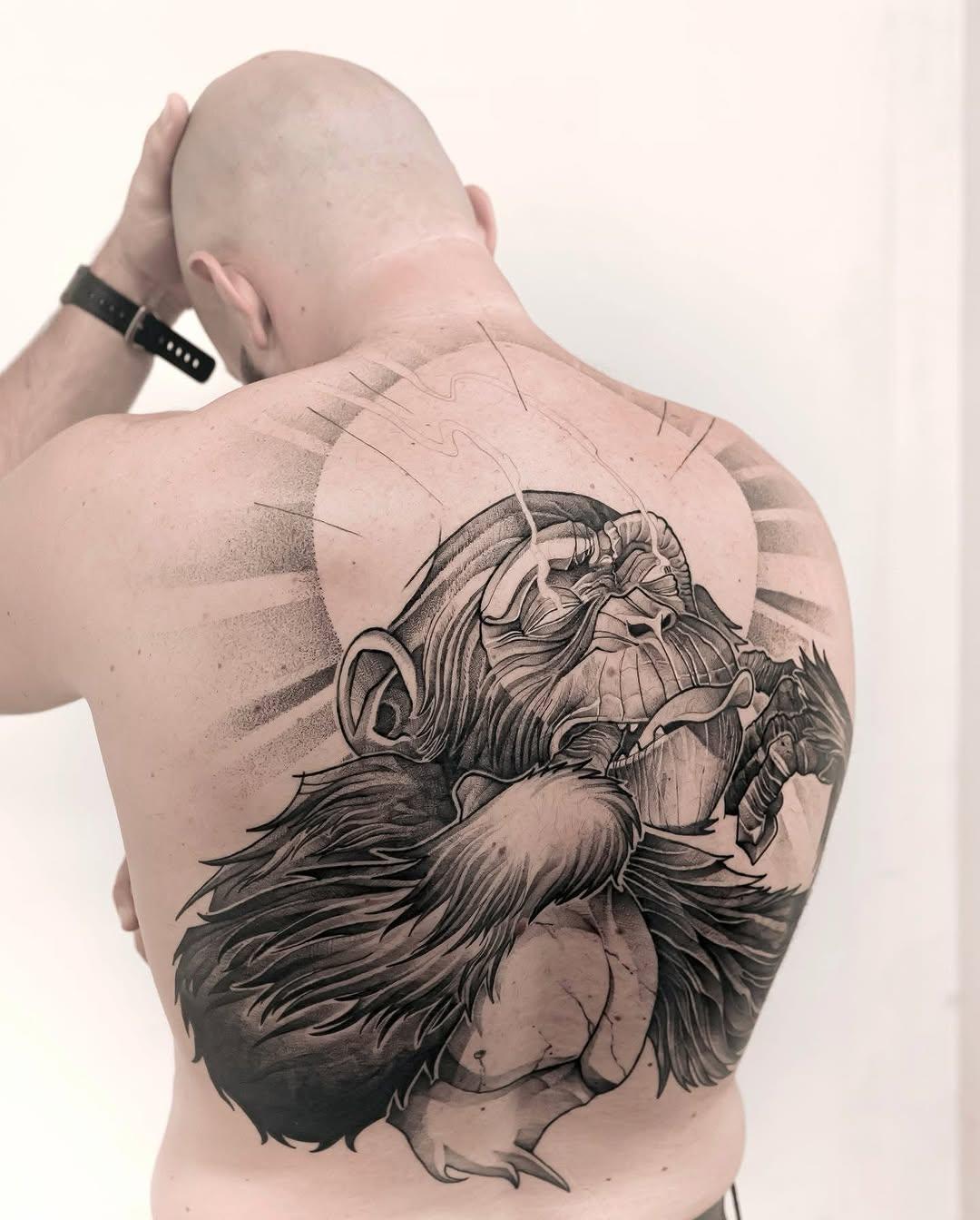 Tatouage gorille dos — callmeyeti