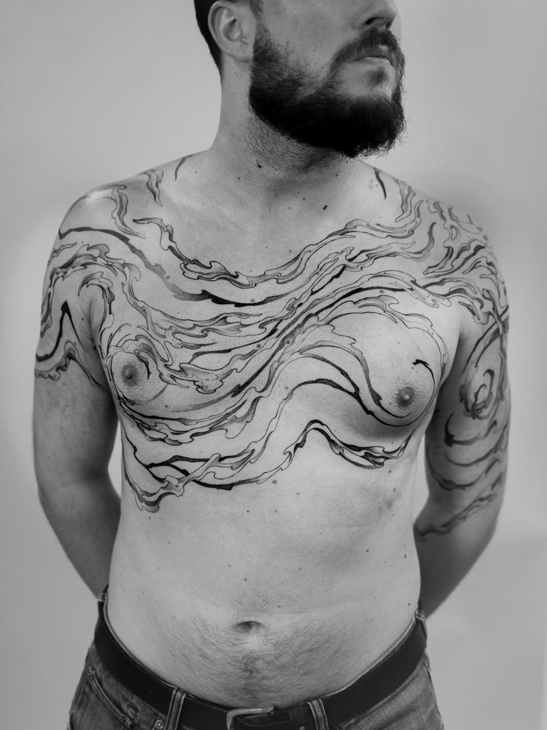 Tatouage tempête torse — callmeyeti