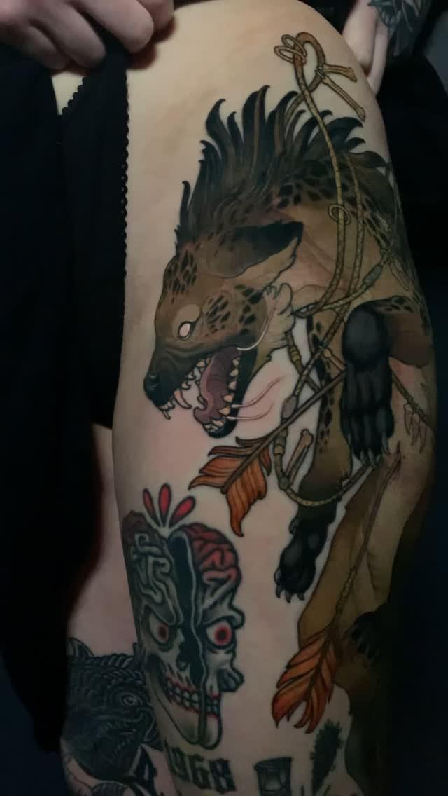 Tatouage Hyène couleur bras — the.baxter
