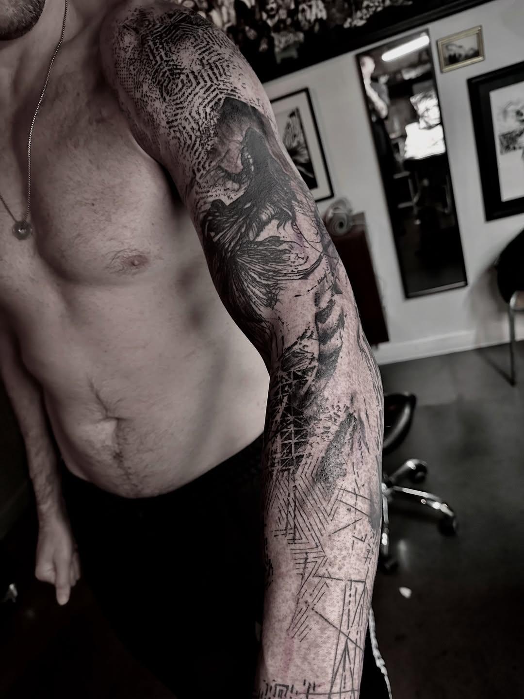 Tatouage géométrique modulaire jambe — nikos_dadc