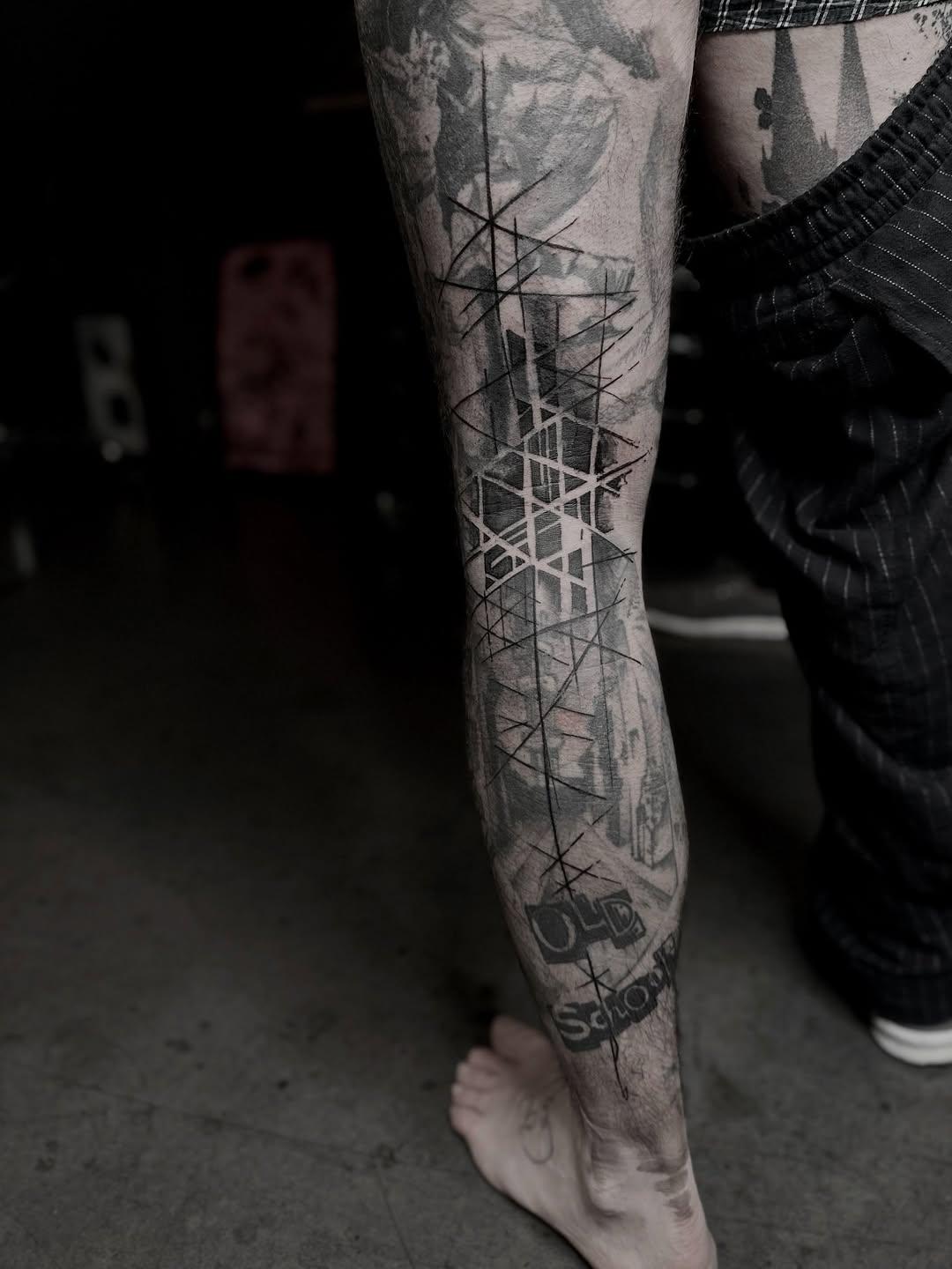 Tatouage abstrait freehand bras — nikos_dadc