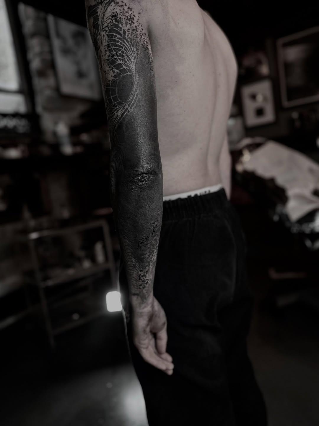 Tatouage motif bruit géométrique jambe — nikos_dadc