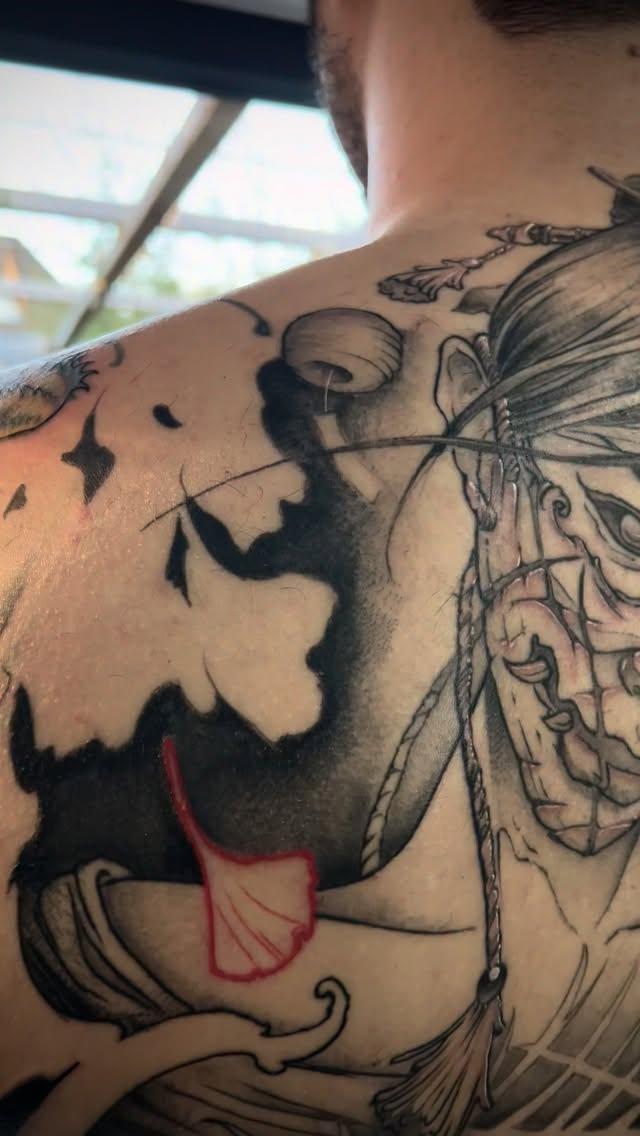 Dos japonais avec ginkgo, black & grey — jackotattoo93