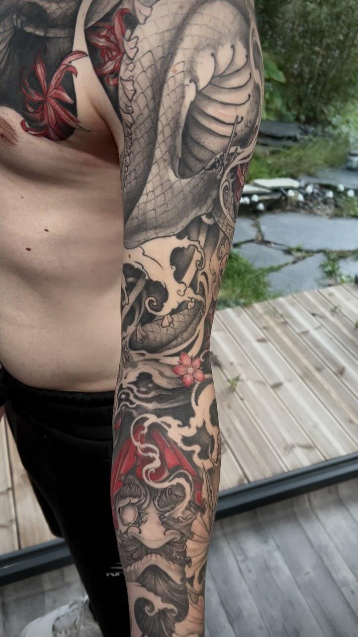 Manche japonaise dragon & koi black & grey — jackotattoo93