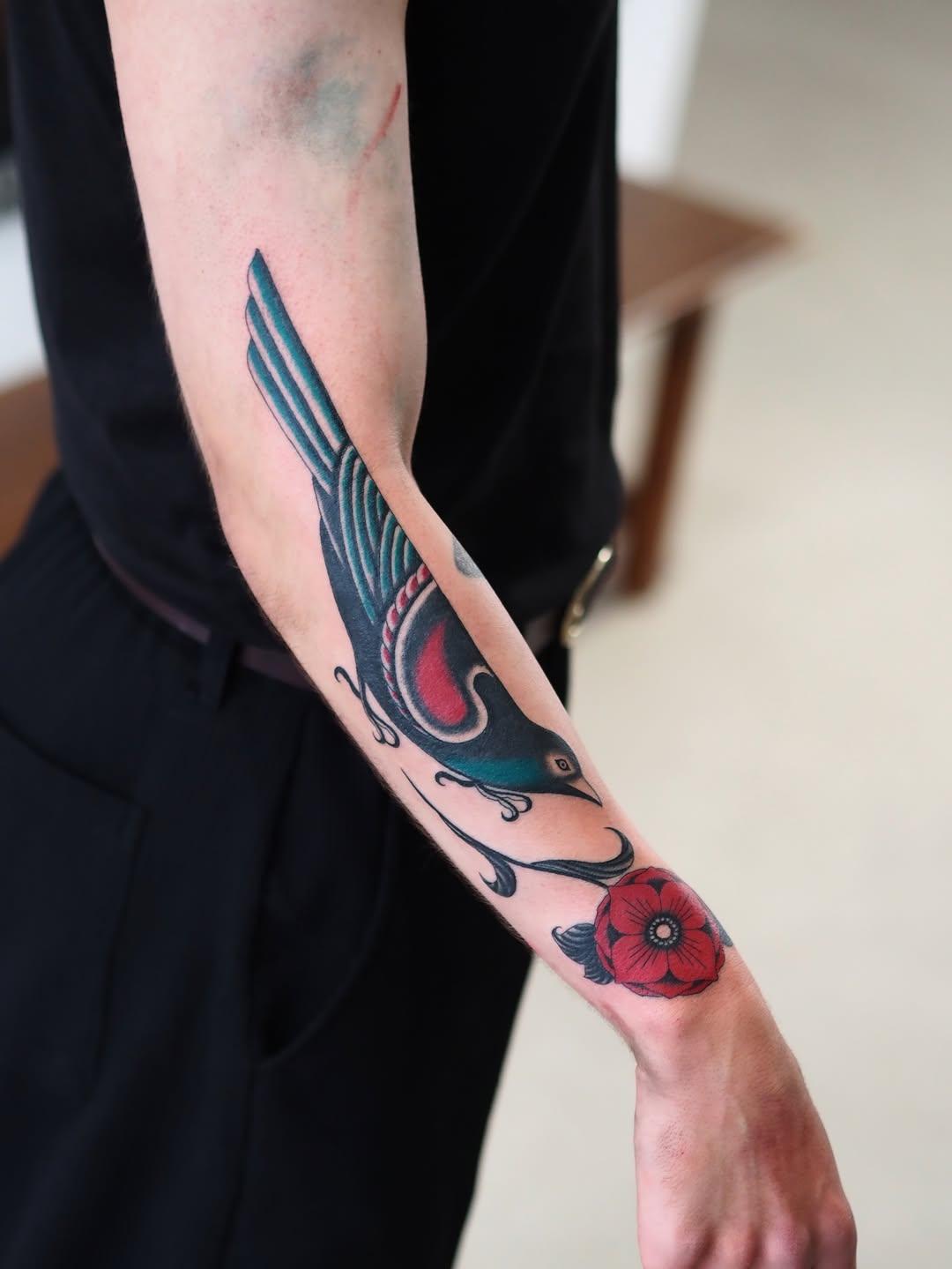 Tatouage oiseau fleur — vincent___denis