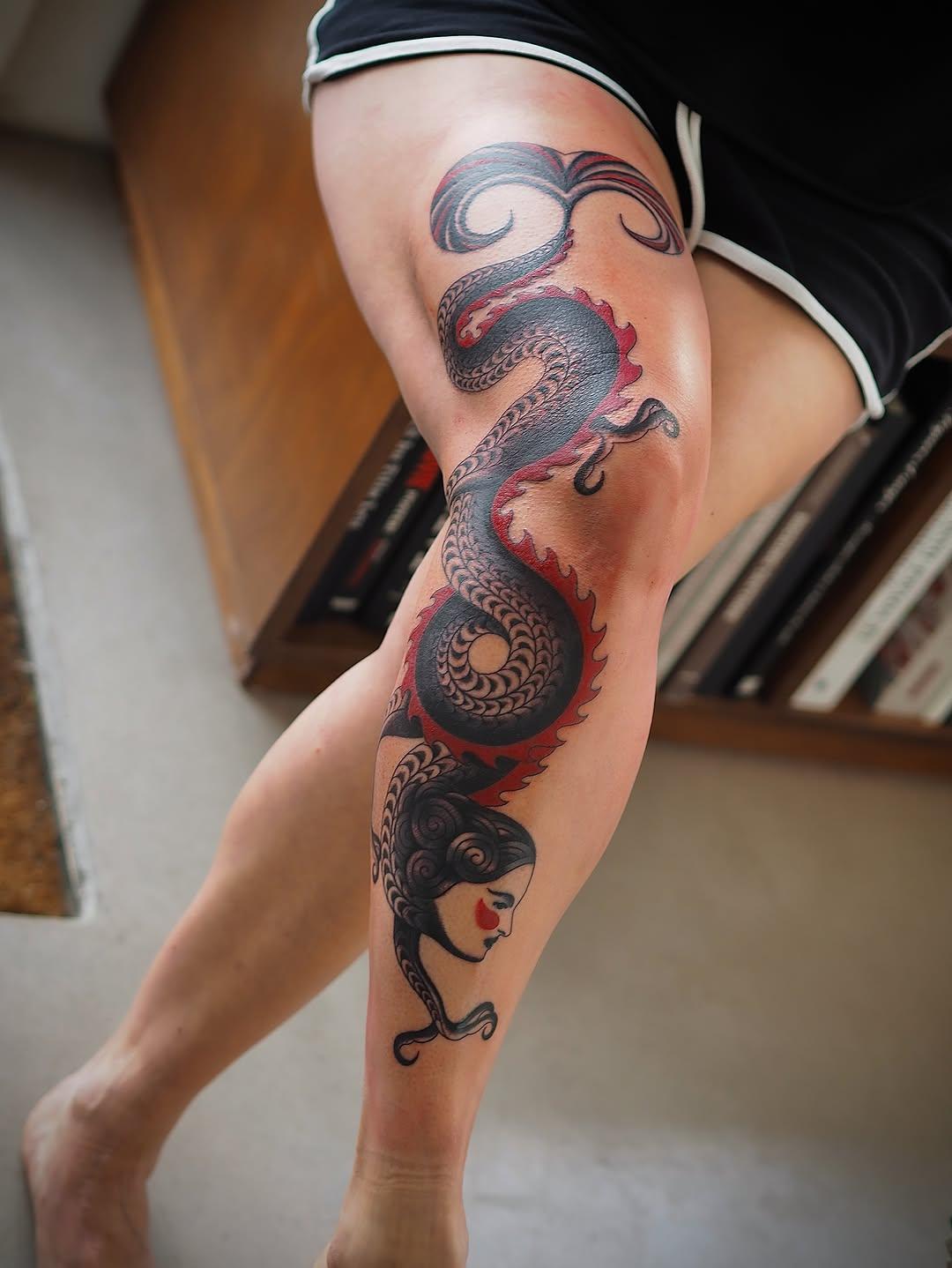 Tatouage motifs cuisse — vincent___denis