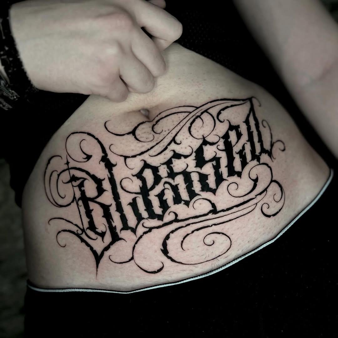 Tatouage Lettrage gothique — yeyotattooartist
