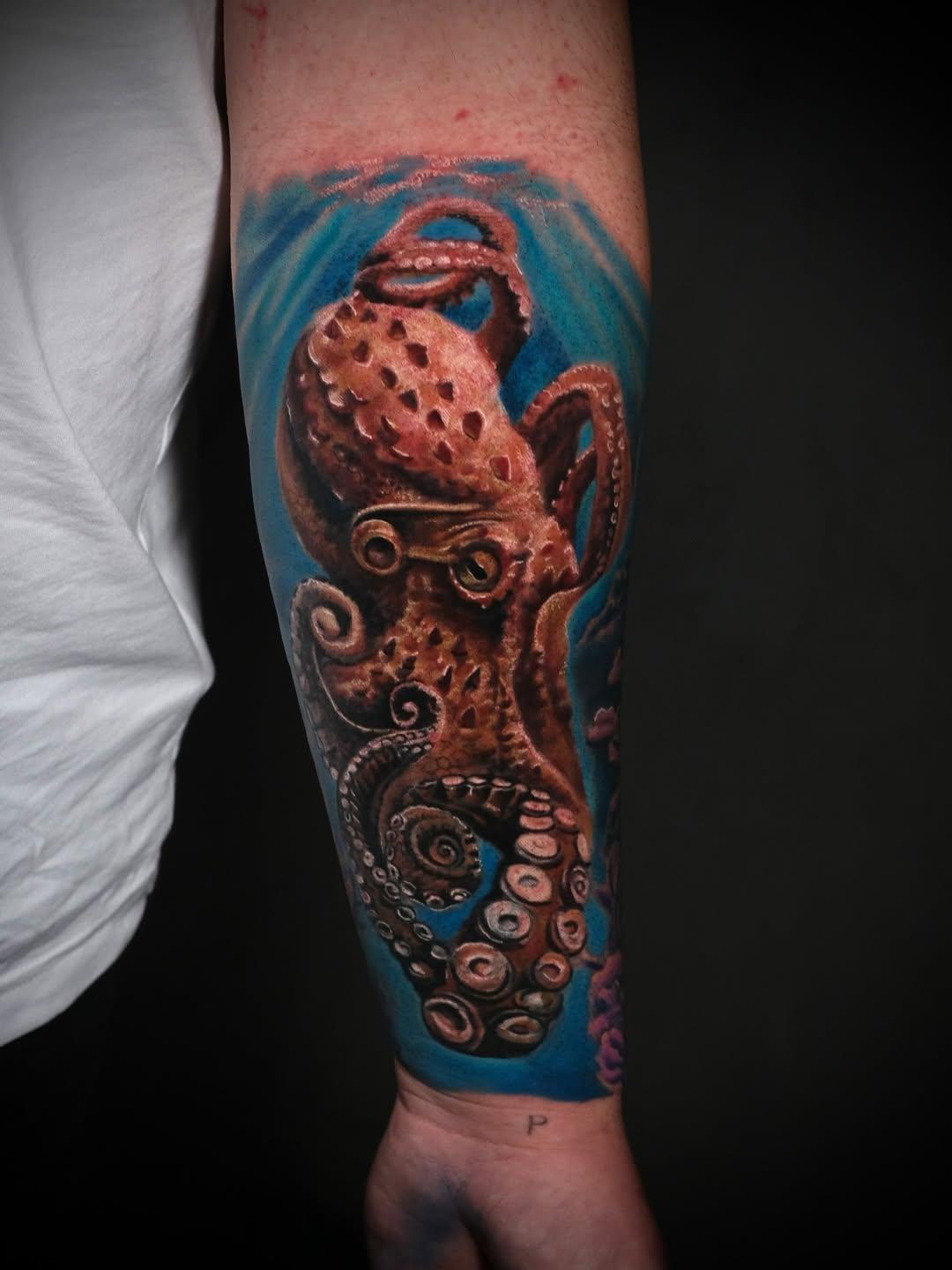Tatouage Pieuvre réaliste — izzetoztemiz.tattoo