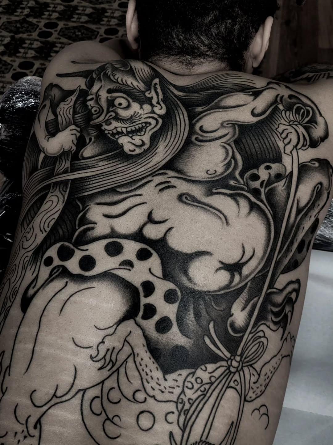 Tatouage Pièce de dos créatures infernales — brocolinoir