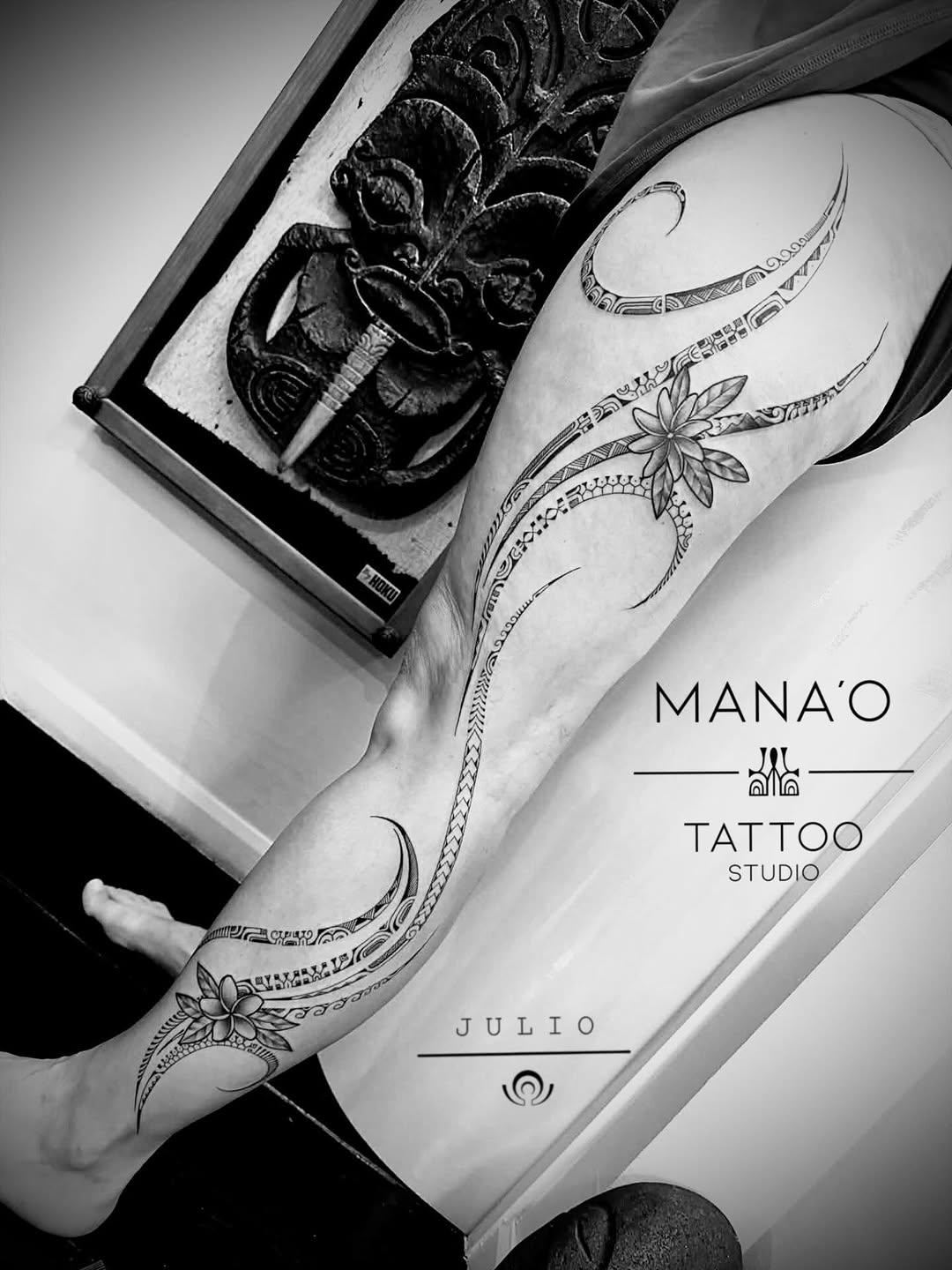 Tatouage Montagne et fleur jambe — manaotattootahiti
