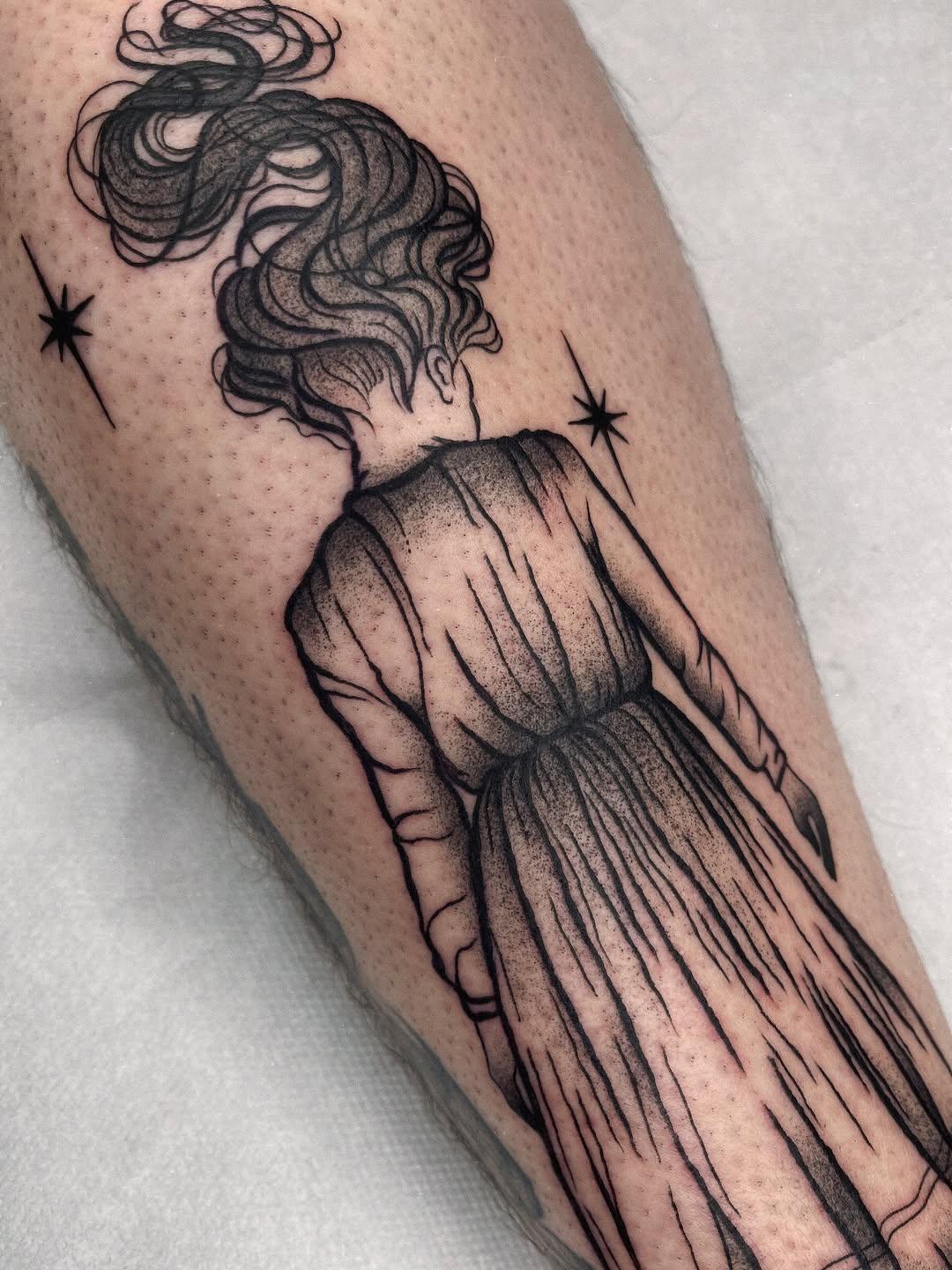 Tatouage blackwork — dame.eboshi.tattoo