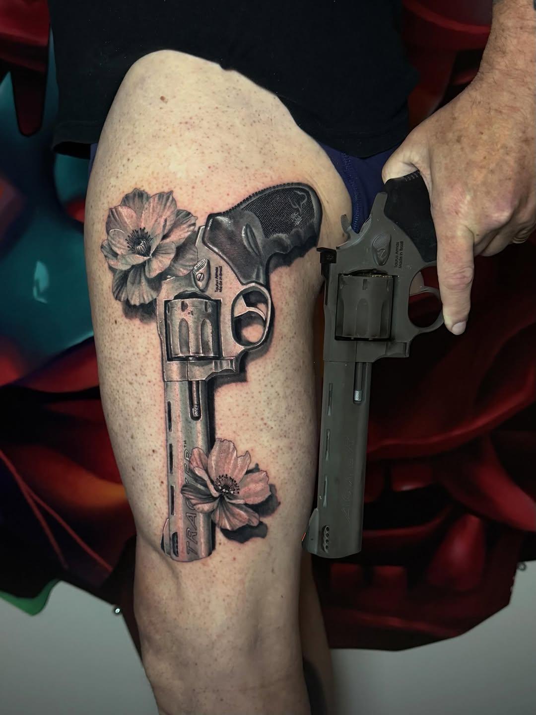Tatouage Portrait et éléments réalisme couleur — arnaud_pradier_tattooist