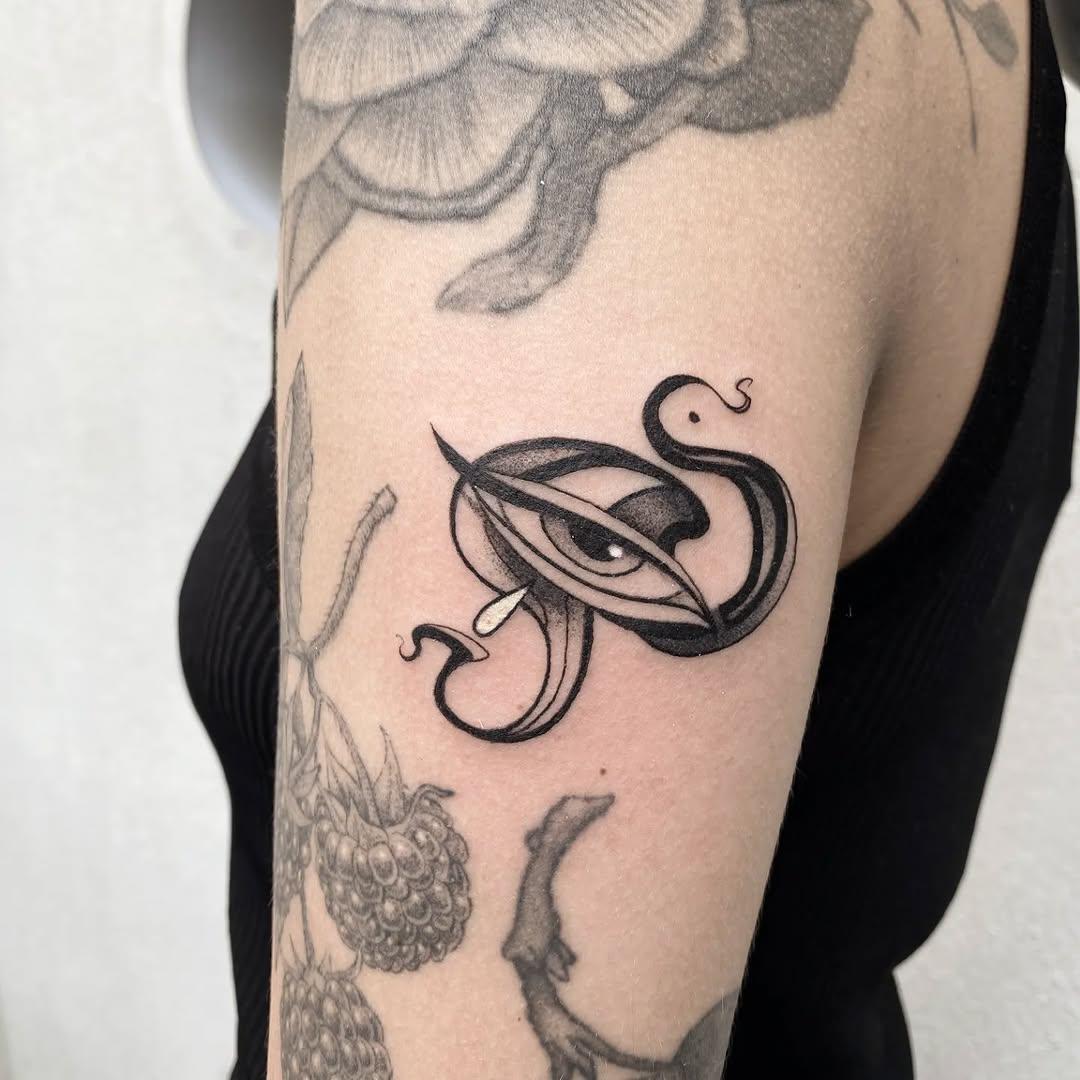 Tatouage ornemental réalisé au festival Levitation — bonny.addams.tattoo