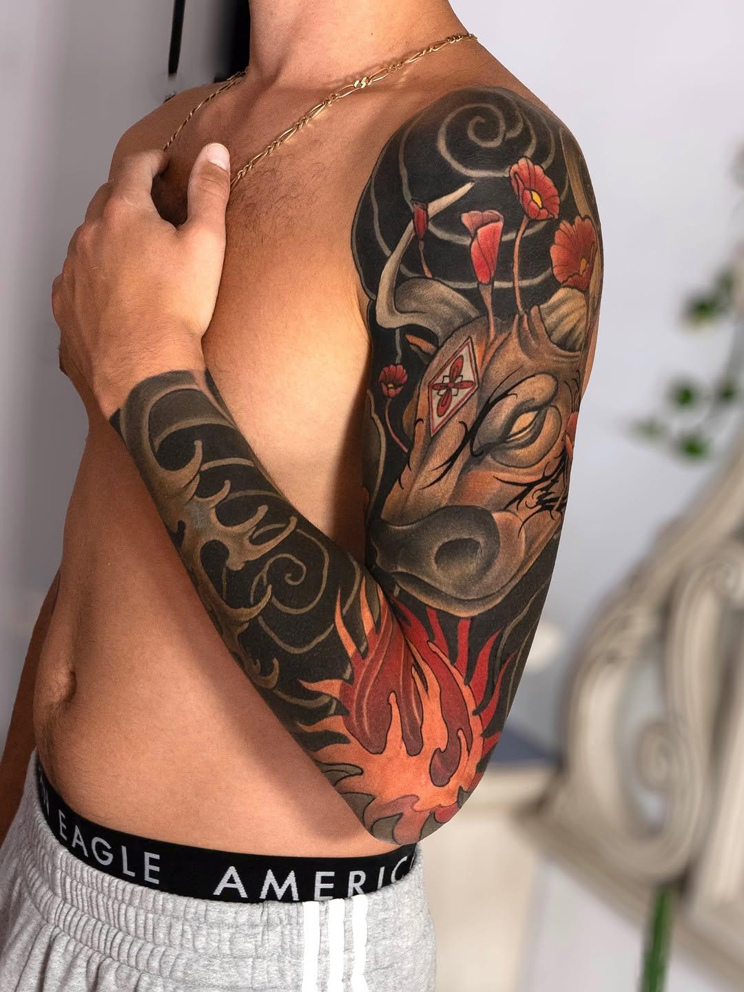 Tatouage Manche ornementale avec fleurs — nesi_tattoo