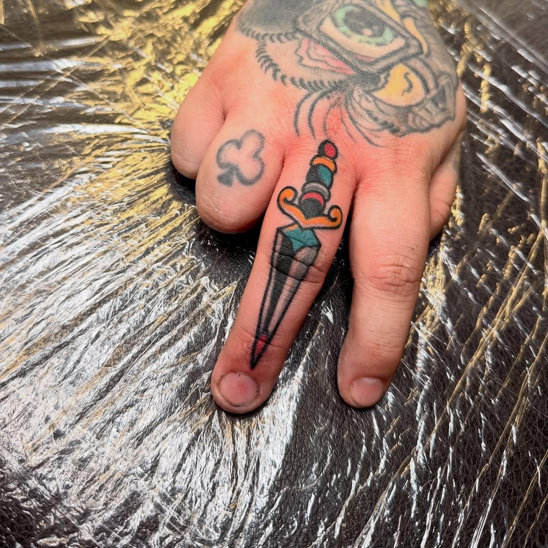 Tatouage Filler rapide traditionnel — straydogstattoo