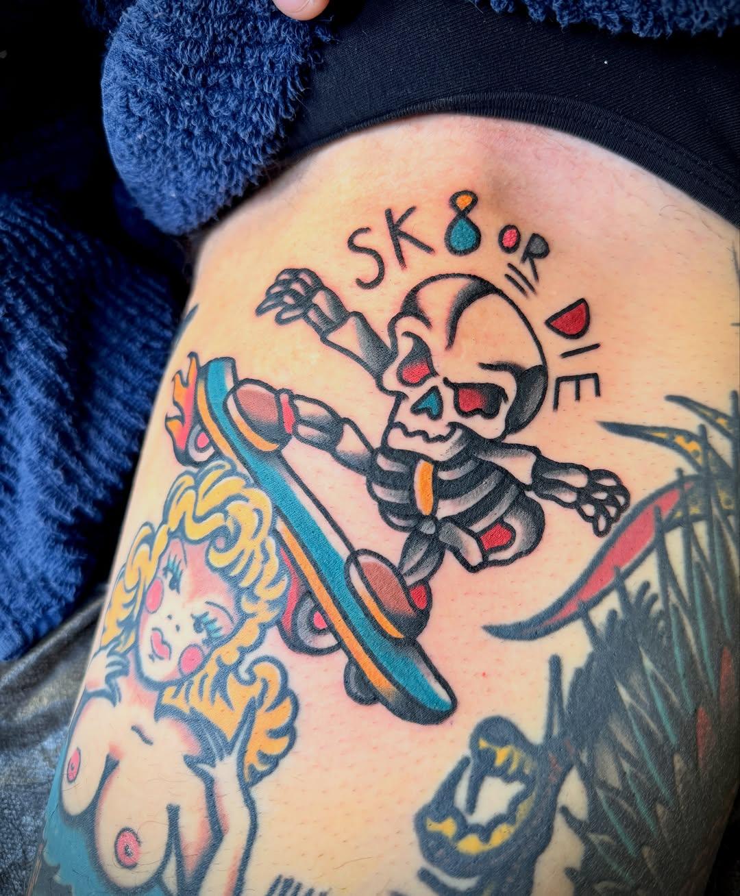 Tatouage Flash piece cuisse — straydogstattoo