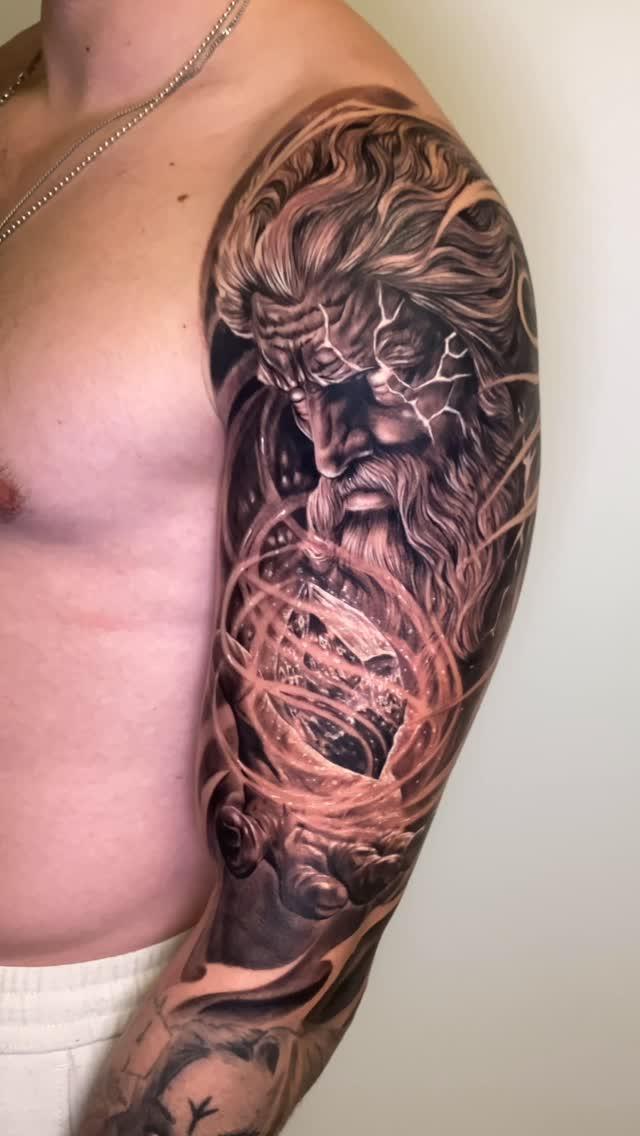 Tatouage Portrait Zeus réaliste — dark_spirit_tattoo