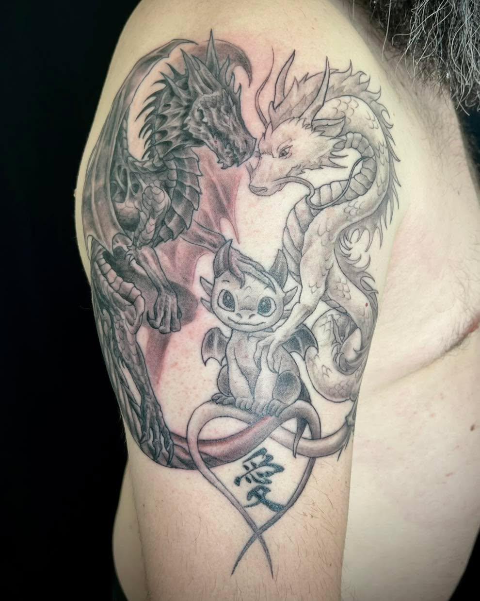 Tatouage Dragons famille avec créature mythique — tanuki_tatto0