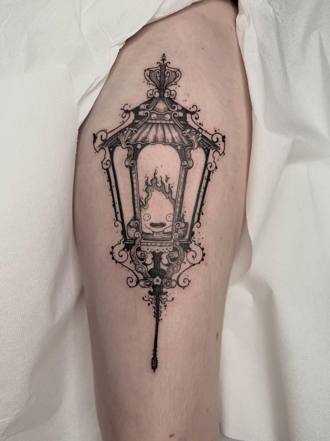 Calcifer (Ghibli) flash adopté blackwork — ocean.black___