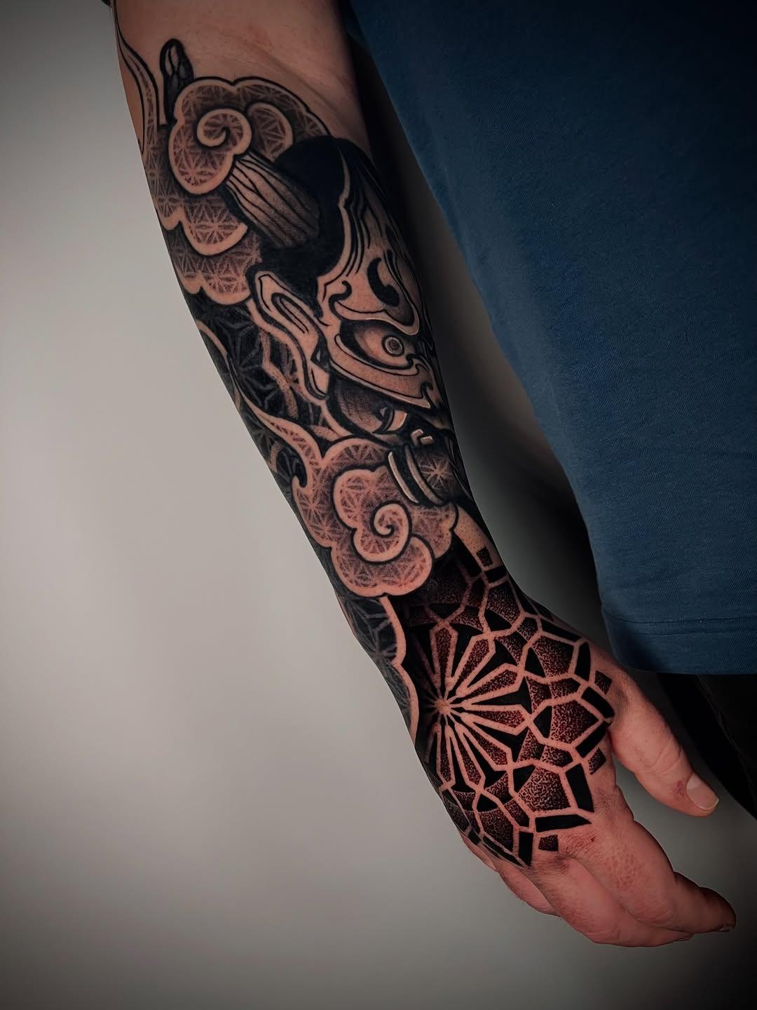 Tatouage Avant-bras masque Hannya nuages japonais — monsieur_berdah
