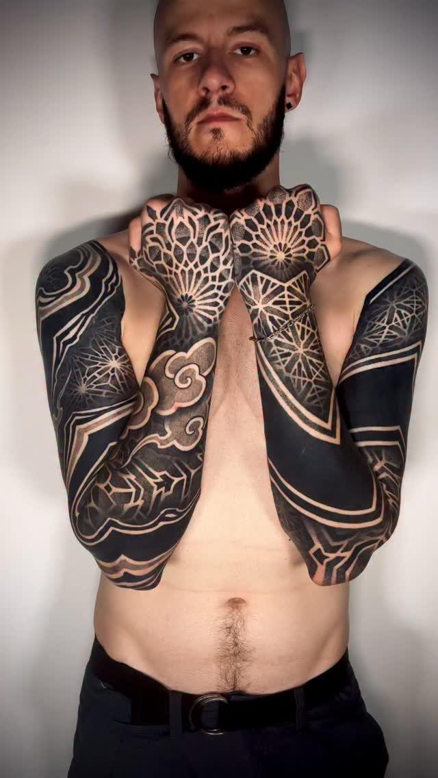 Tatouage Bras complet nuages mandalas patterns cicatrisé — monsieur_berdah