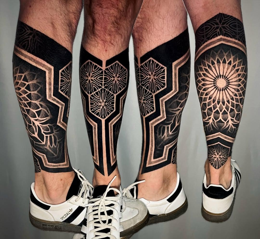 Tatouage Bas de jambe mandala géométrique cicatrisé — monsieur_berdah