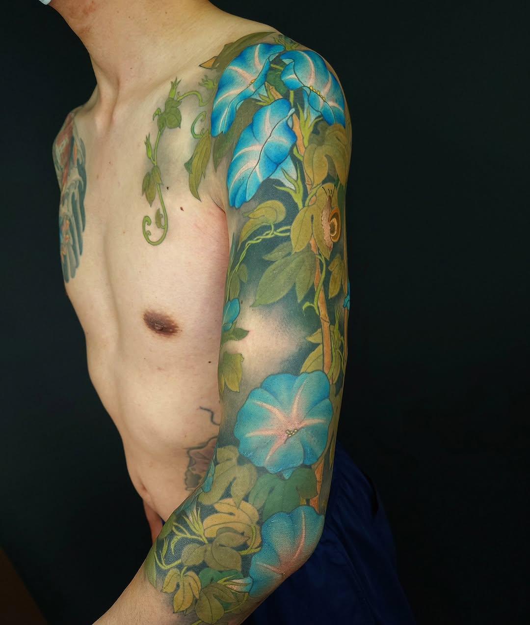 Tatouage Gloire du matin bras — tomo_silkneedletattoo