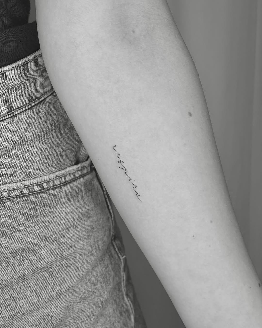Tatouage fraise et coccinelle — vlada.march