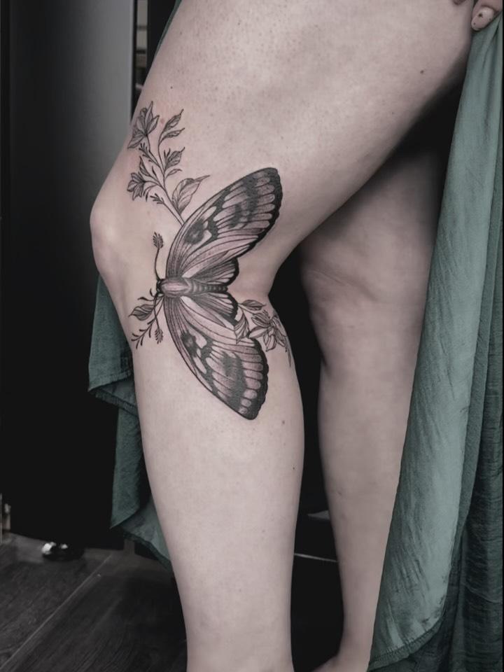 Papillon ornemental blackwork — flora.melancholia