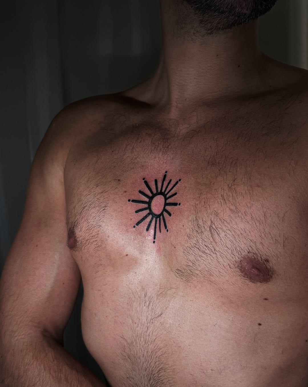 Tatouage soleil torso — nick3xl