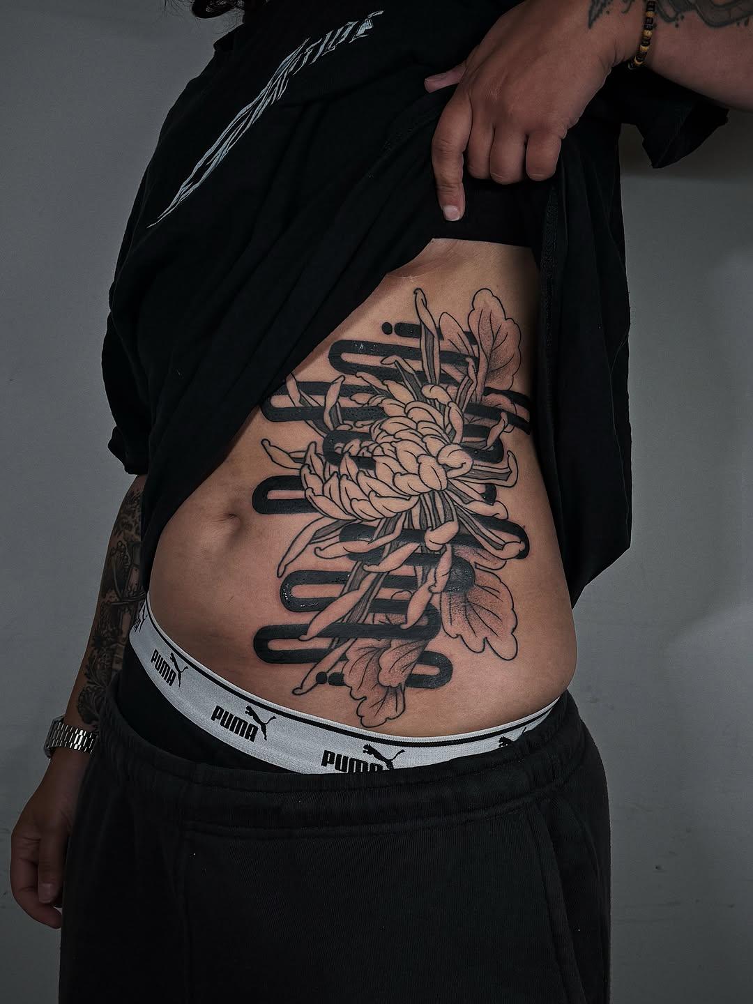 Tatouage chrysantheme avec texte — nick3xl