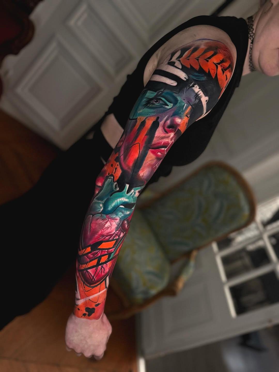 Tatouage Sleeve composition florale et portrait — andreslikes2create