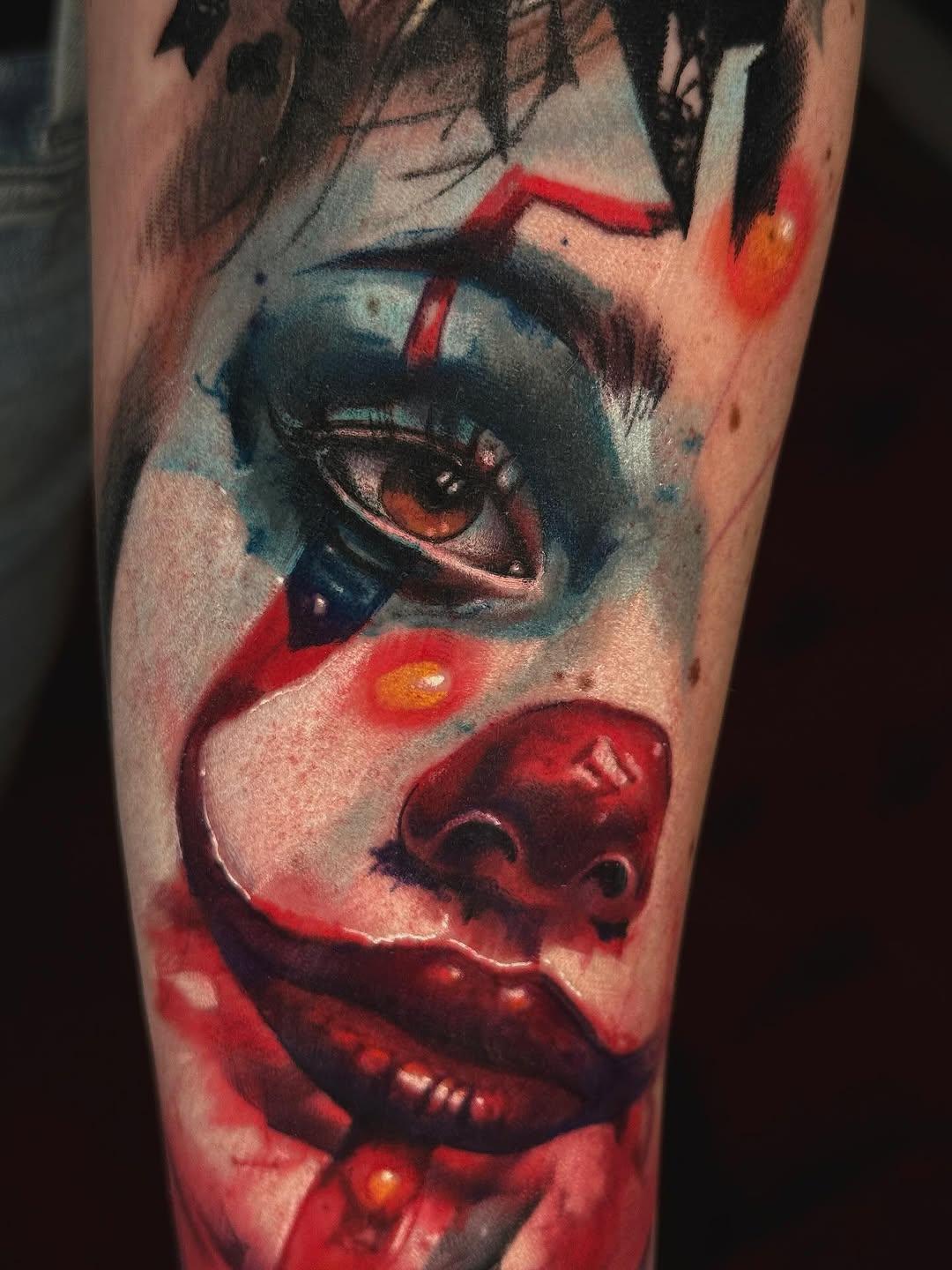 Tatouage Portrait surréaliste saturé — andreslikes2create