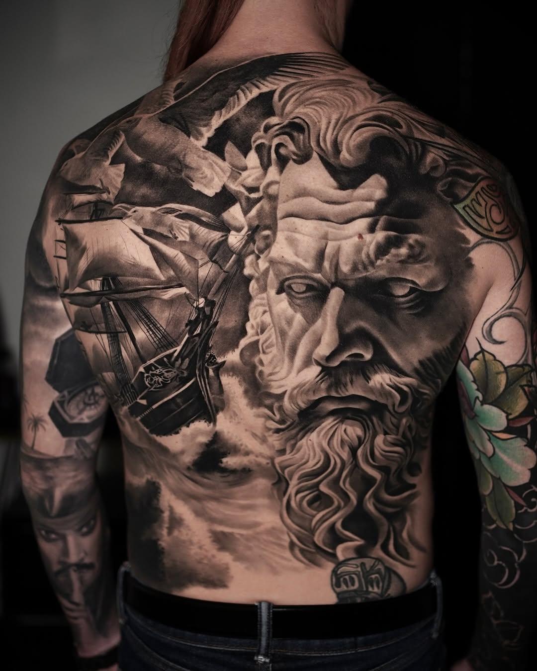Tatouage Dos complet Poseidon mythologie — inzi.bc