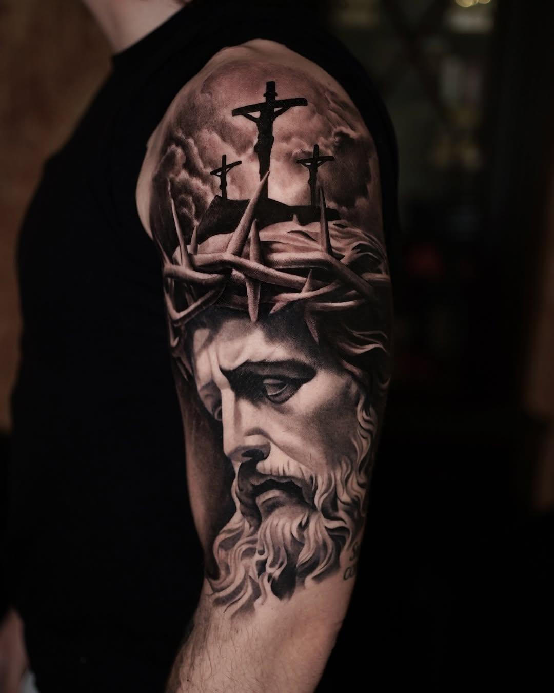Tatouage Portrait du Christ croix — inzi.bc