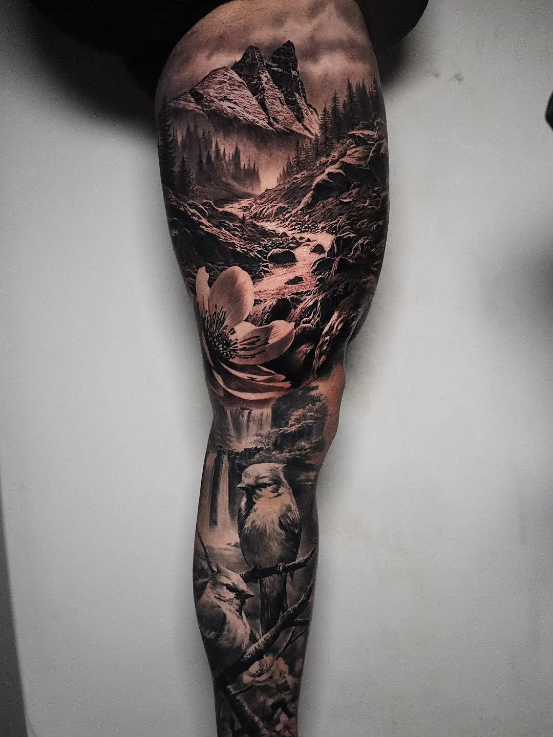 Tatouage Dague réaliste — yann_tattoo