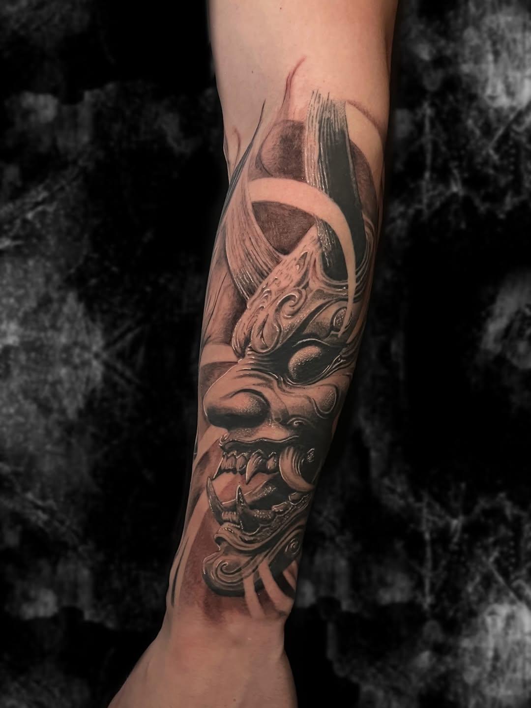 Tatouage Masque Kitsune avant-bras — cyril.c_tattoo