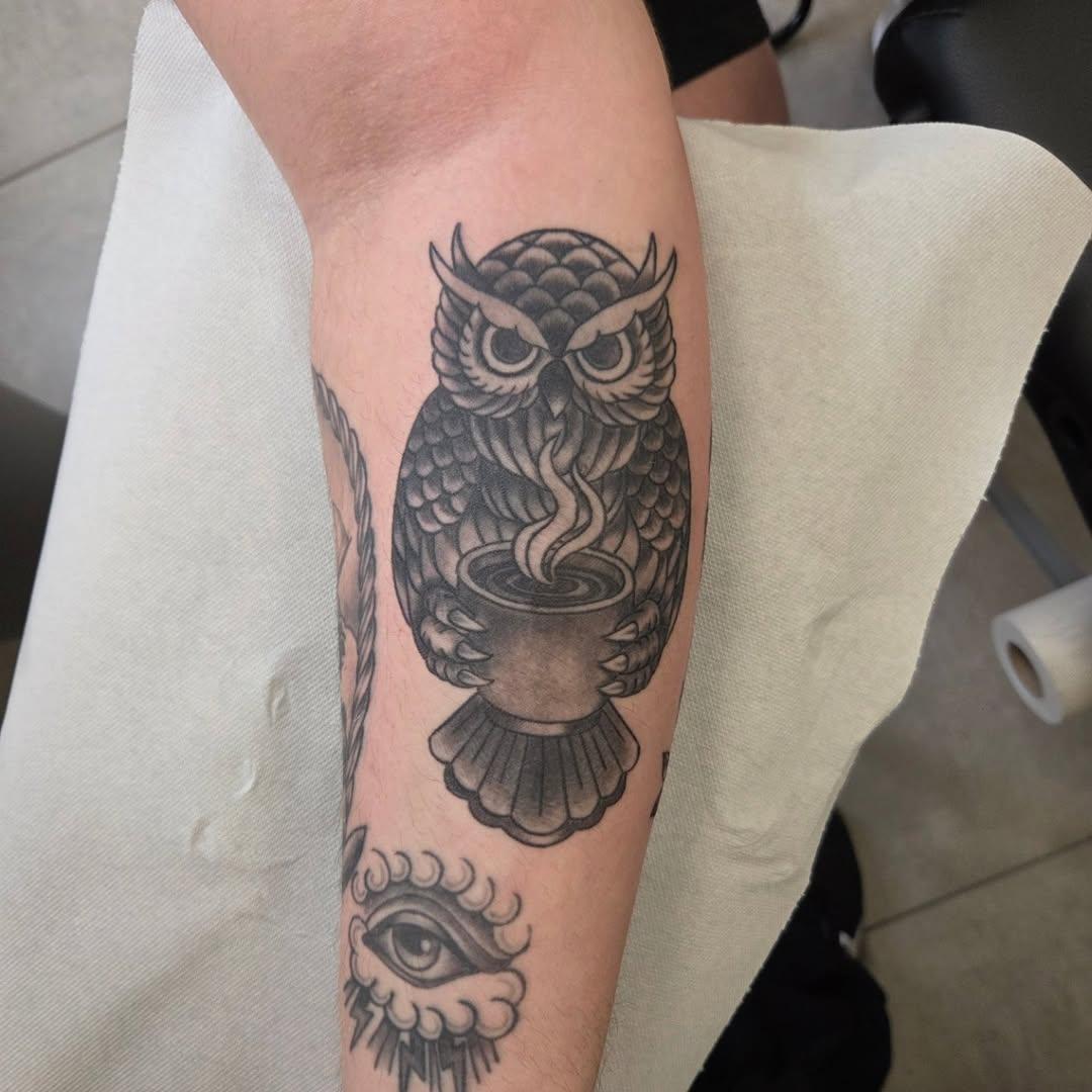Tatouage Hibou cicatrisé avant-bras — juda_tattooer