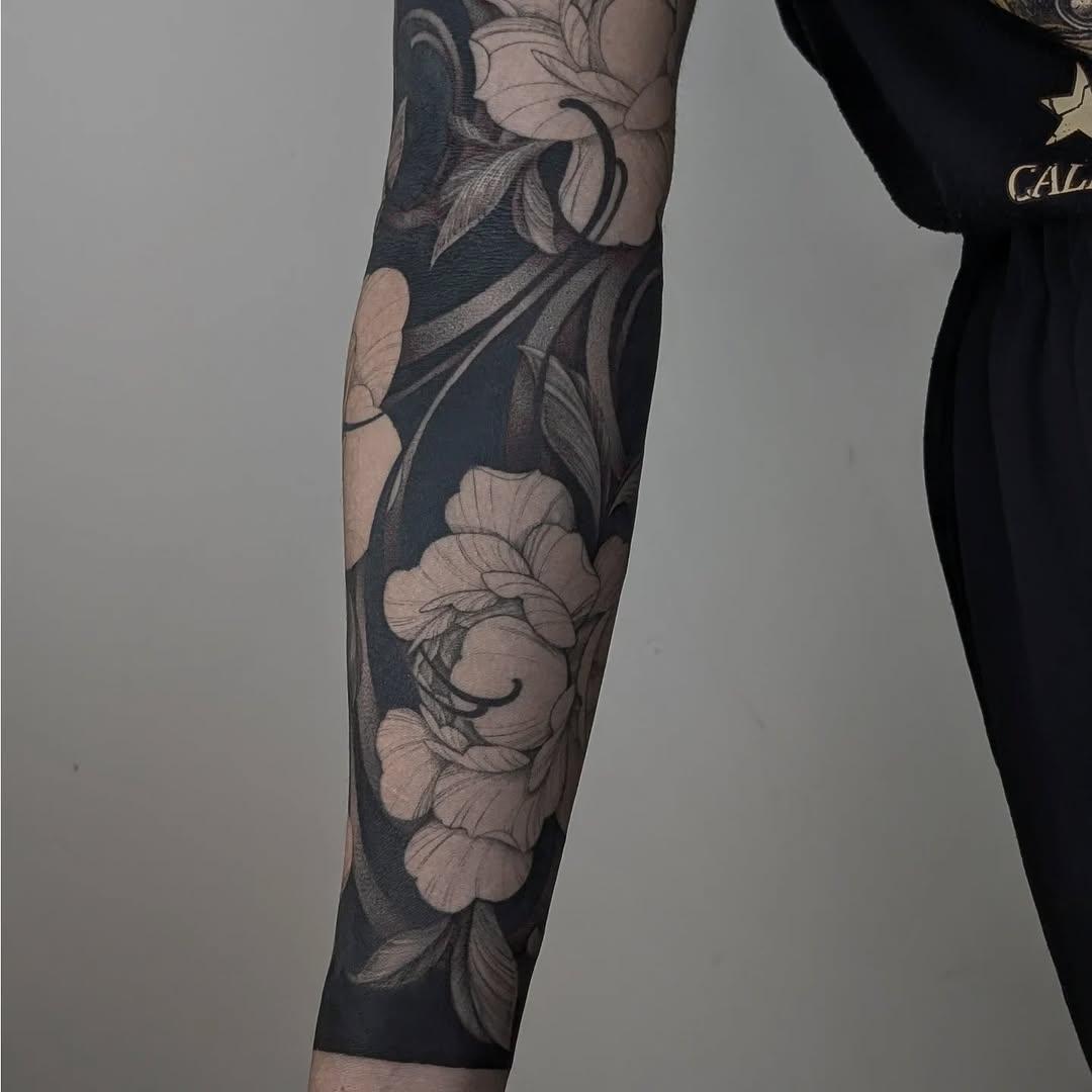 Tatouage Bras complet fleurs ornements — rnk_rnk_