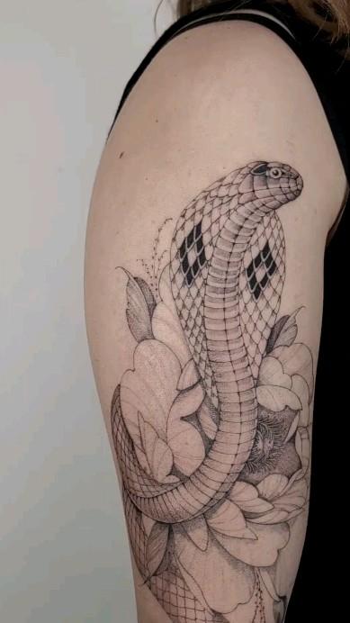 Tatouage Serpent fleurs bras — rnk_rnk_