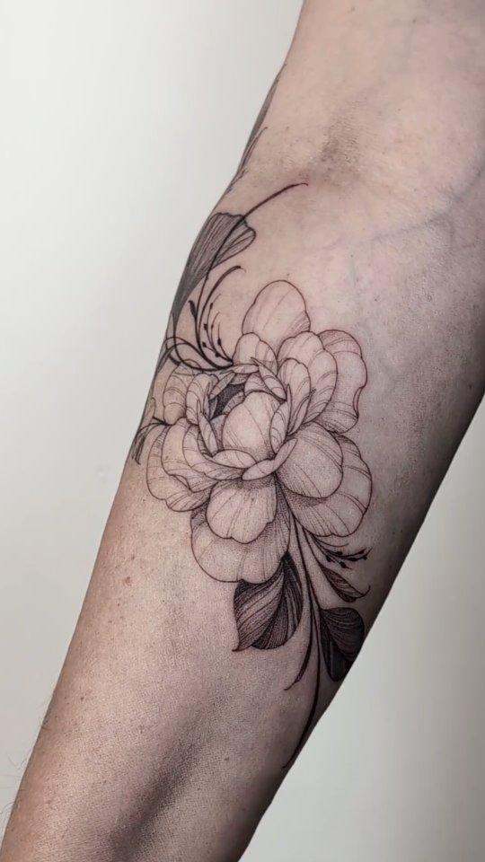 Tatouage Fleurs delicates cover-up — rnk_rnk_