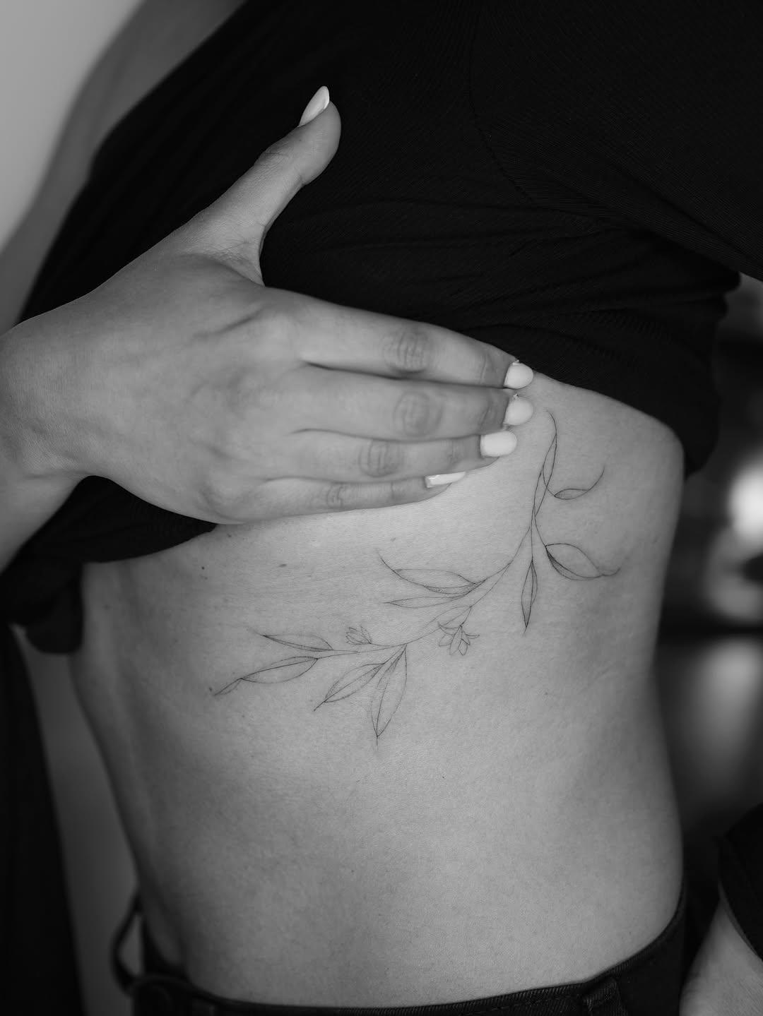 Tatouage Fines branches botaniques — fatihodabas