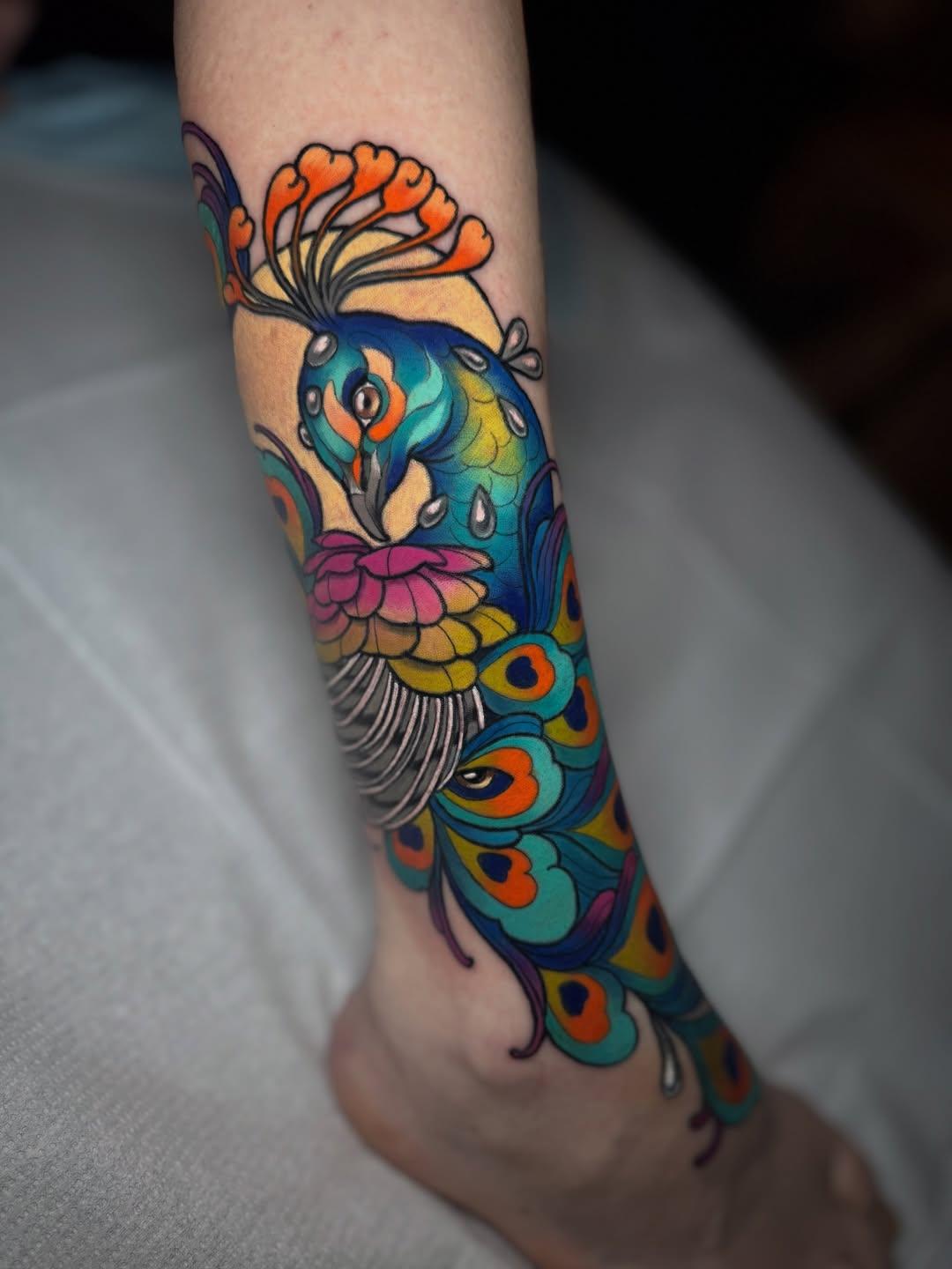 Tatouage Paon coloré — renelle_tattoo