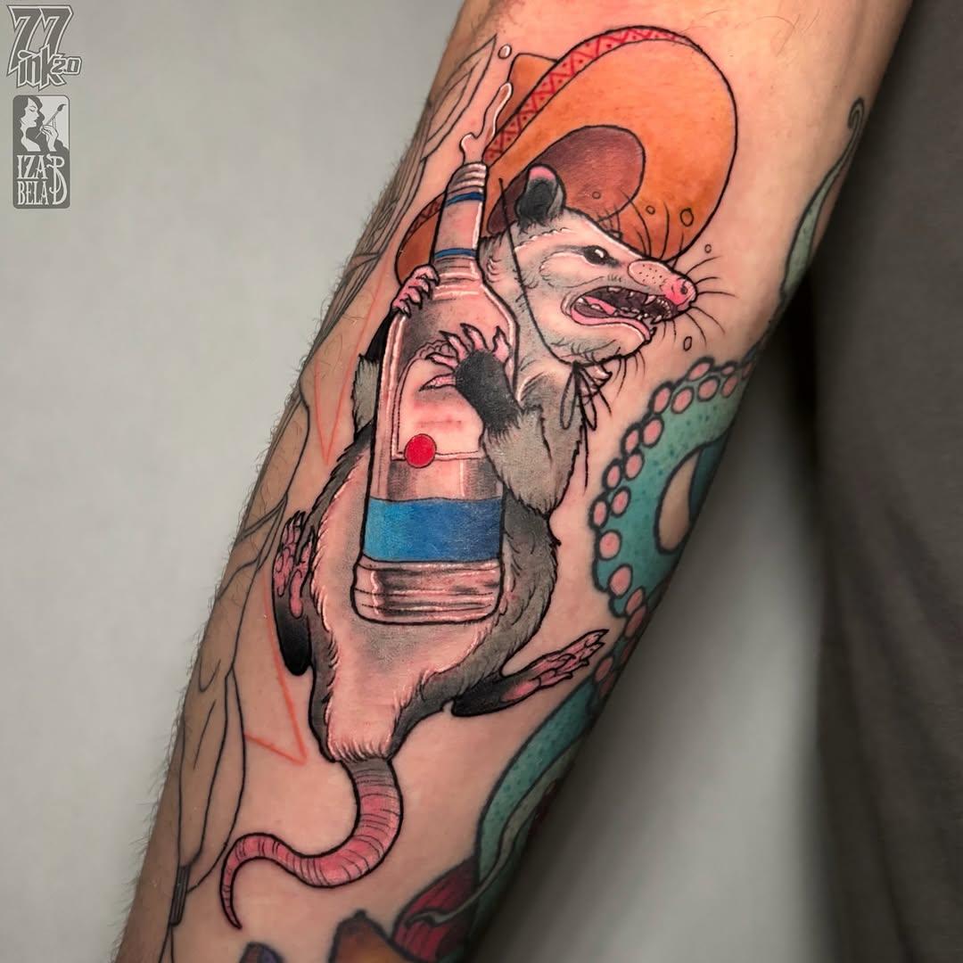 Tatouage Opos ivre avec bouteille de tequila mollet — iza.baginska.tatuaze