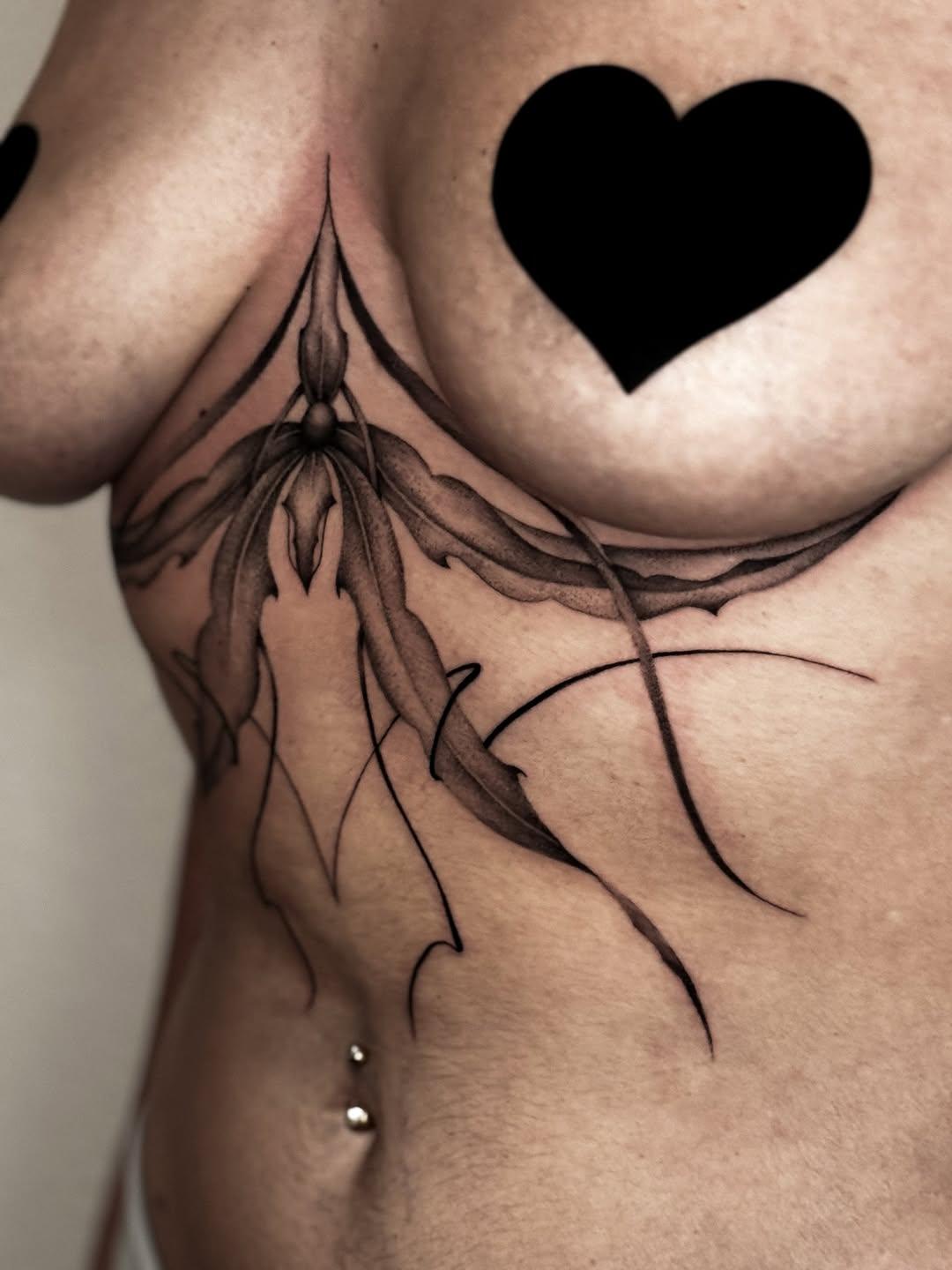 Tatouage fine line — leone.ttt