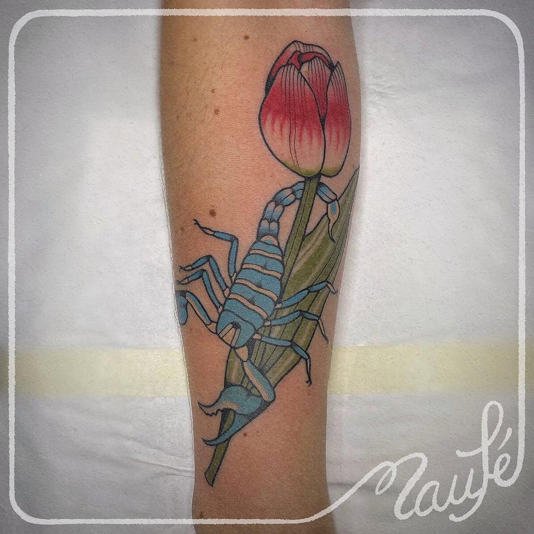 Tatouage scorpion tulipe — _maufe_