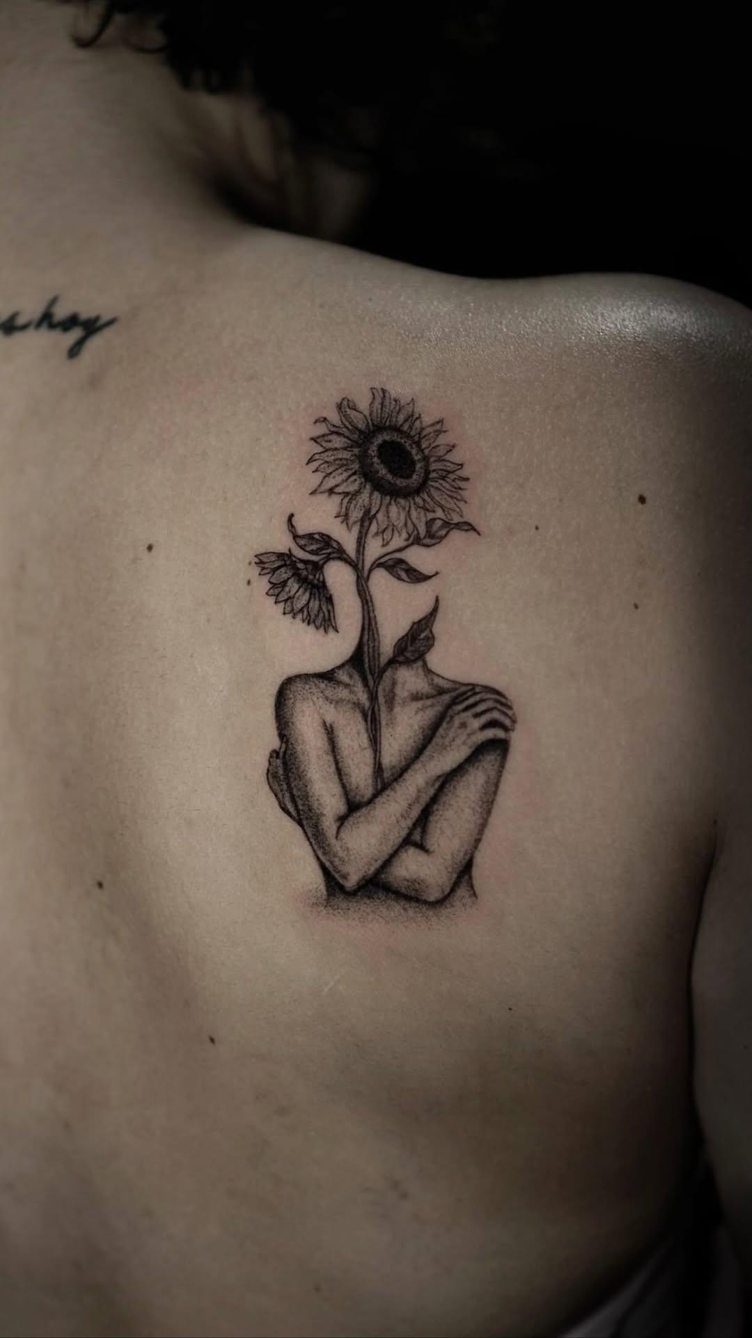 Femme tournesol dotwork — horaespejo.tattoo