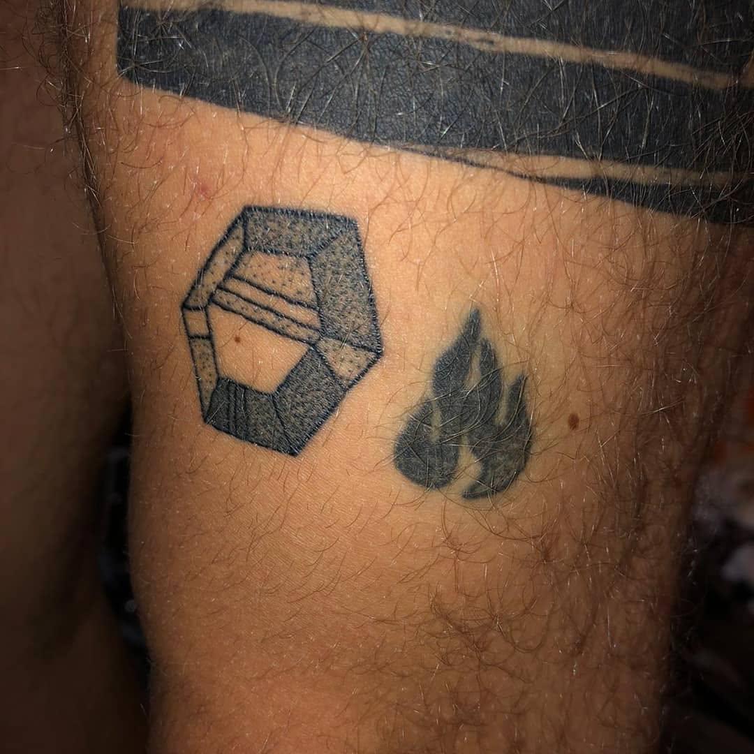 Tatouage Rubis Zelda handpoke — 10.126.tattoo