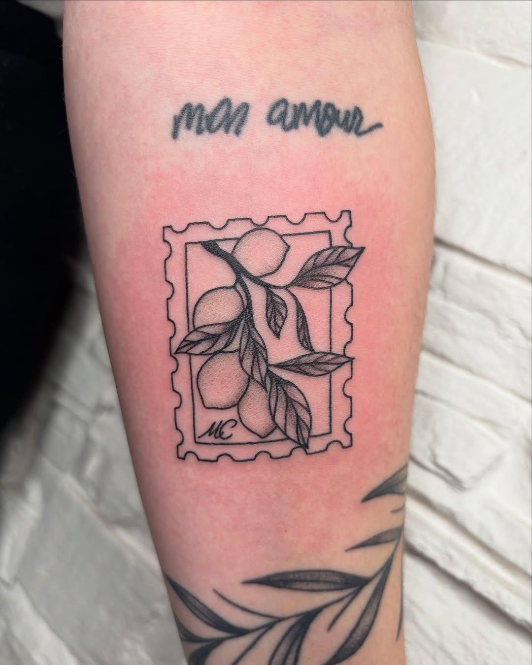 Tatouage féminin fine line — audrinktattoo