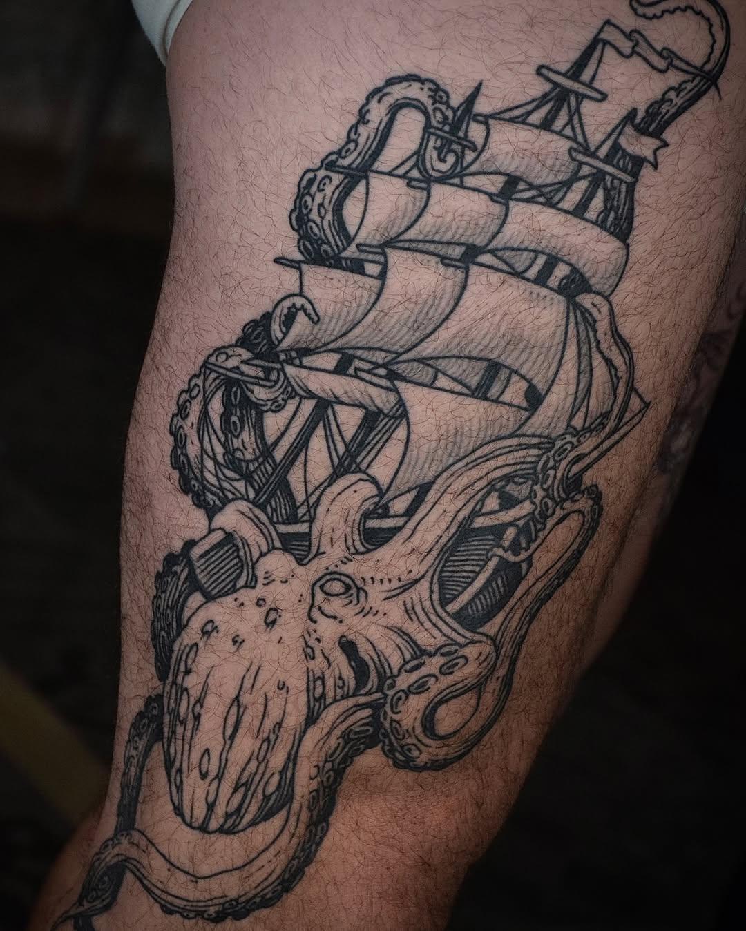 Tatouage Navire cuisses — padidet__